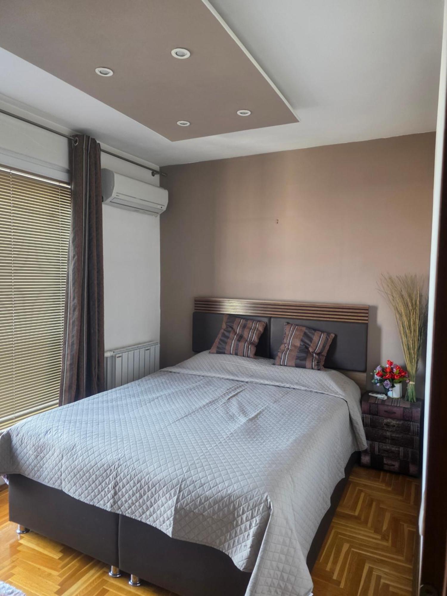 Apartment E&v *